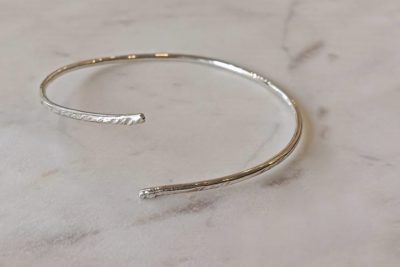 Μίνιμαλ cuff βραχιόλι, χειροποίητο, σφυρήλατο, ανοιγόμενο. Υλικό: Ασήμι 925.